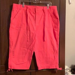 Ladies comfy capris.